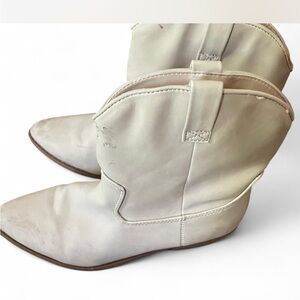Elegant Cream Women's Boots